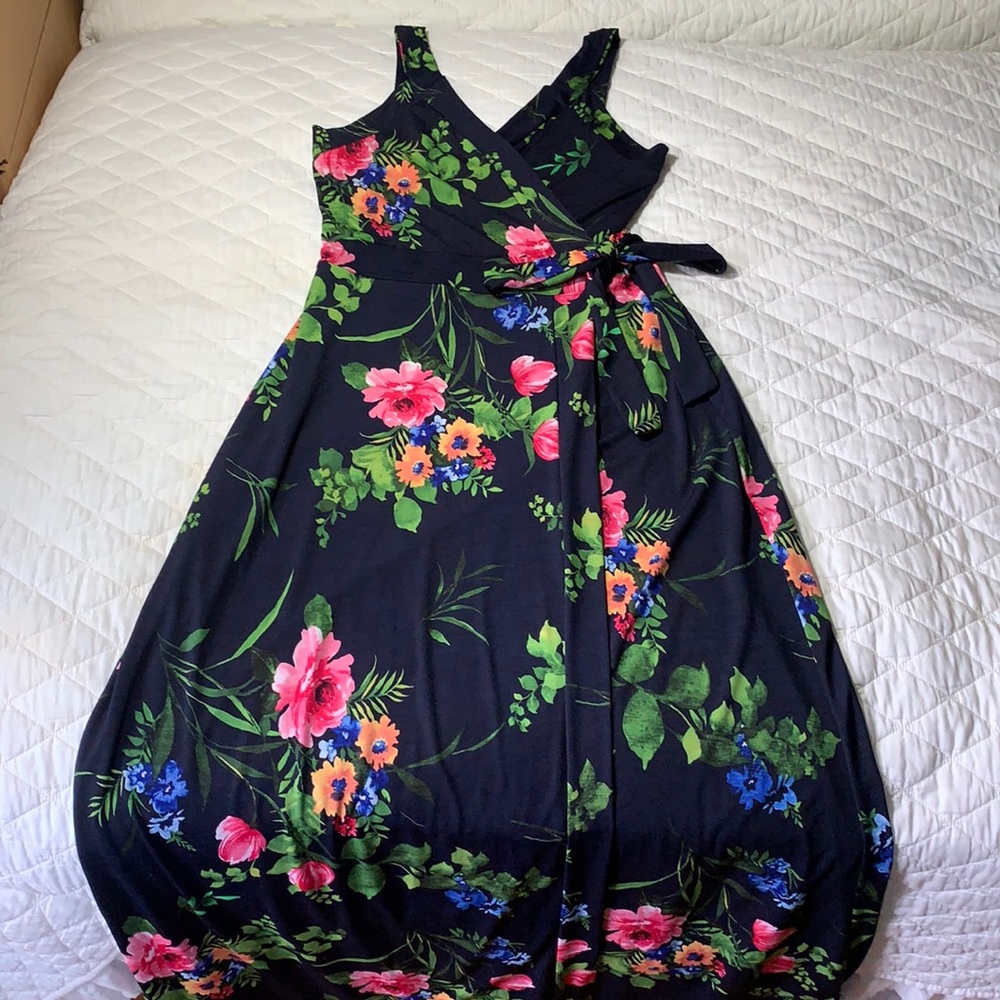 Gorgeous floral faux wrap maxi dress